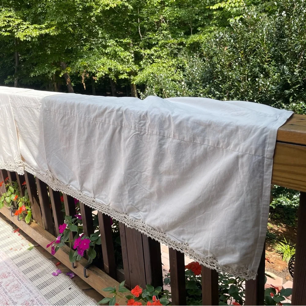 Vintage Crochet Twin Size BedSkirt / Ivory